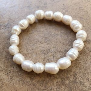 NWOT Authentic Baroque Pearl beaded bracelet